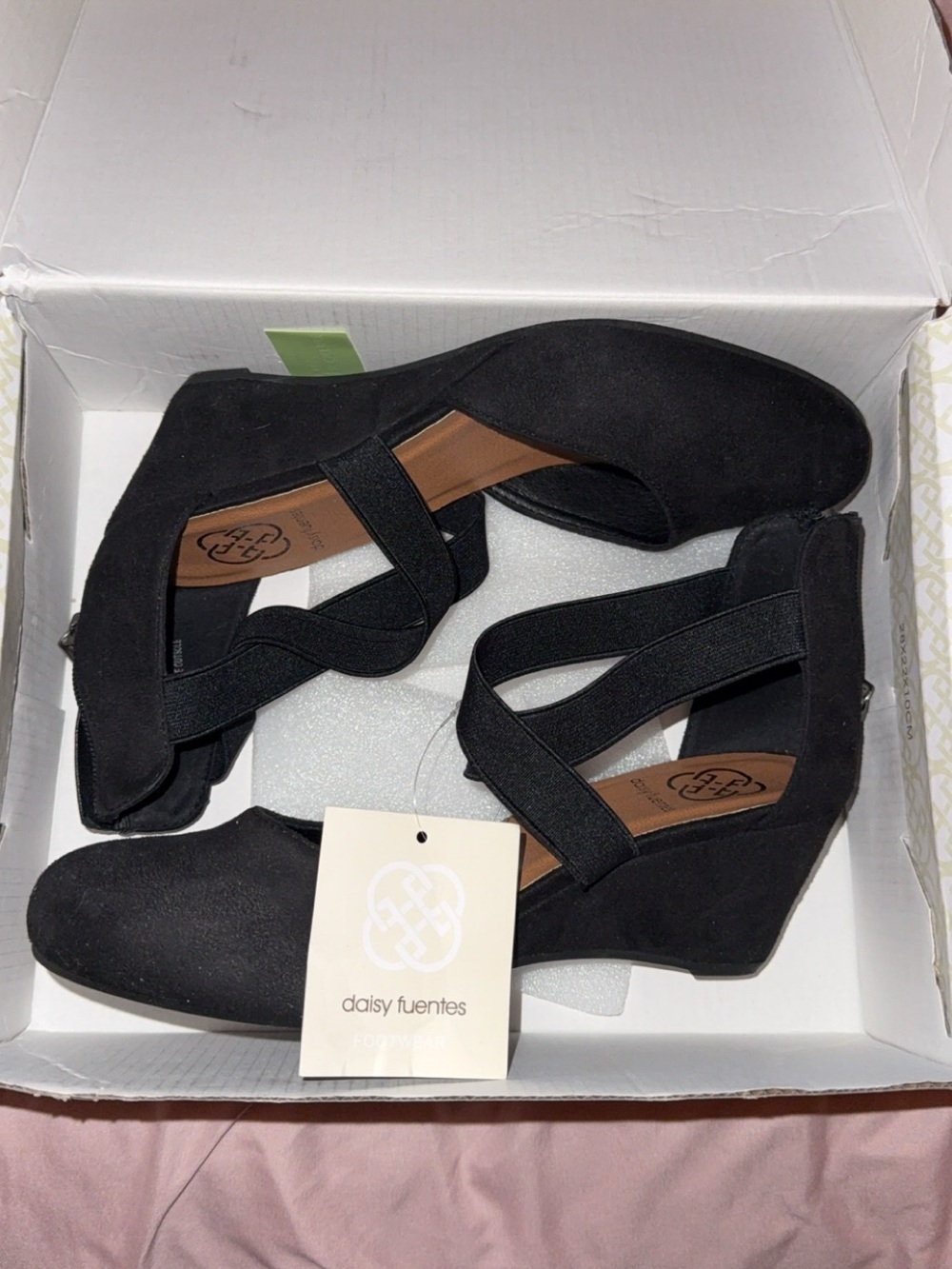 Daisy Fuentes Black Wedge Heels with Crisscross Elastic Straps